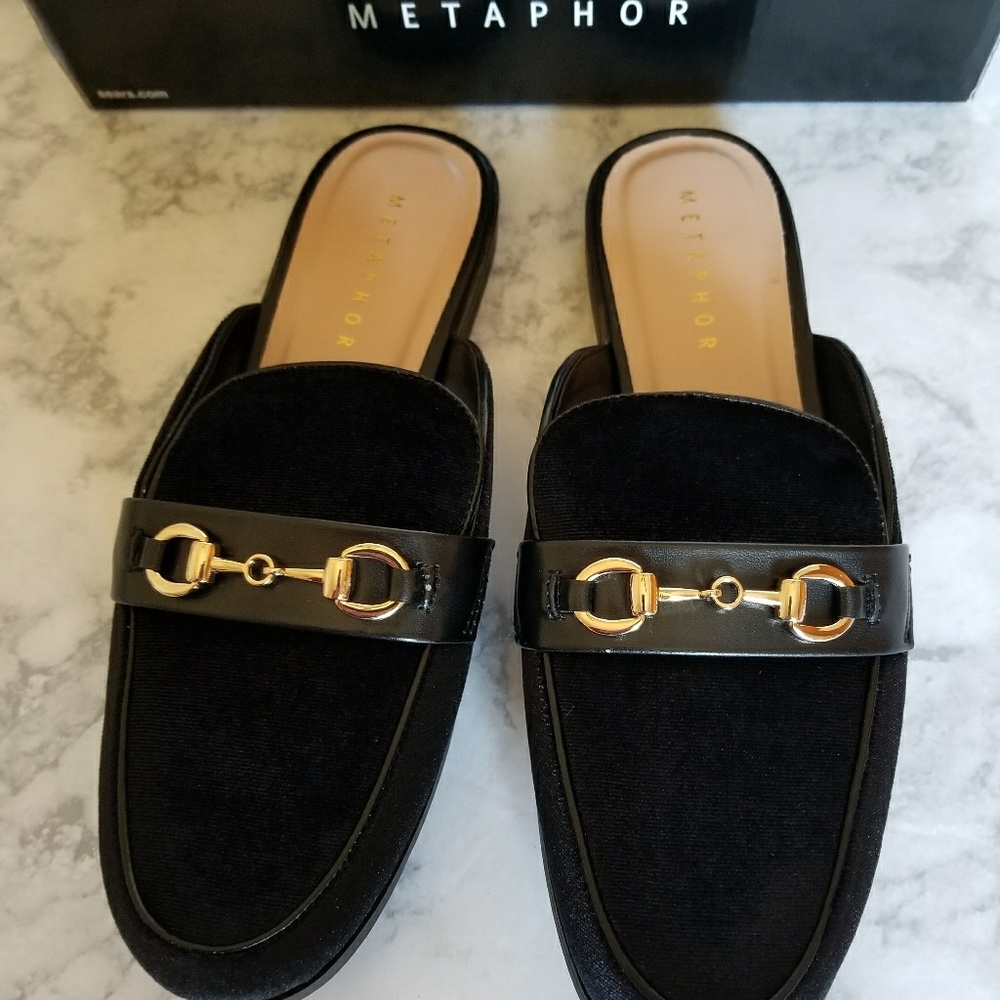 NWOT WOMEN'S BLACK VELVET LOAFERS